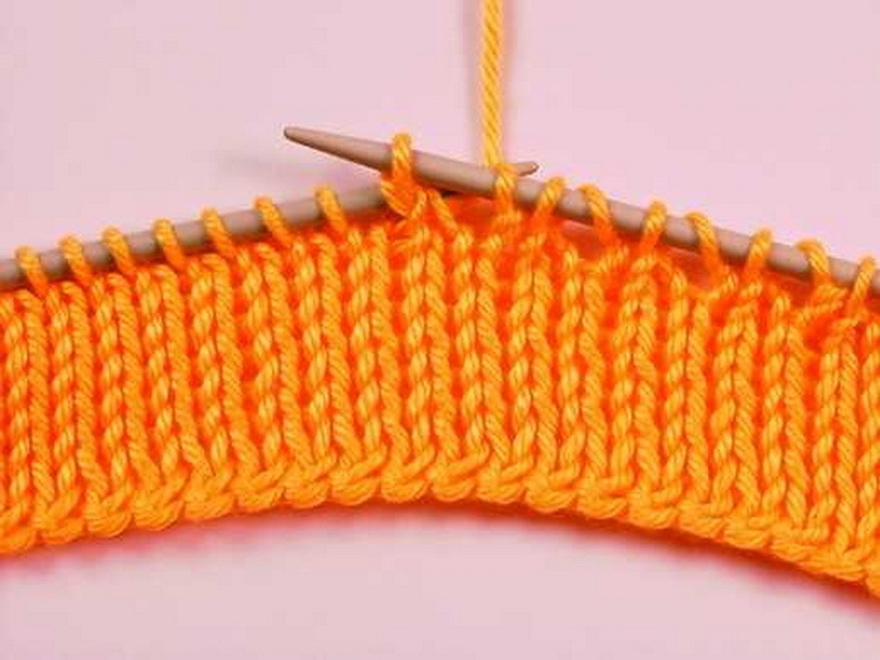 Knitting the neck with knitting needles separately
