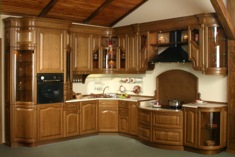 Μια ξύλινη κουζίνα