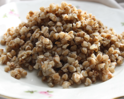 How to cook buckwheat on the water? How to cook buckwheat on milk, in bags, a side dish, for feeding a child? How to cook crumbly buckwheat?