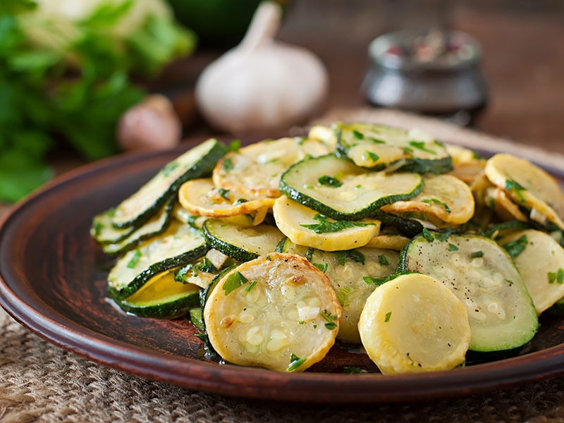 Zucchini in front of the sulfur can be cut into quarters or circles