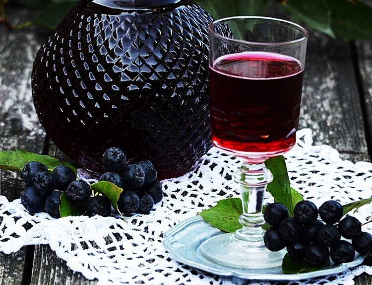 Вино из черноплодки не только вкусное, но и полезное