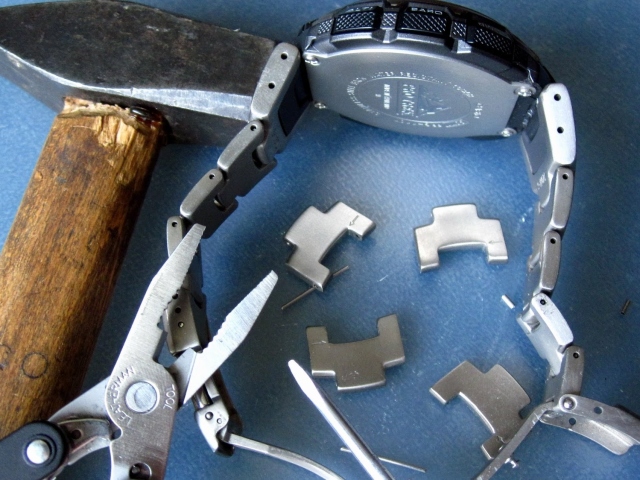 Как укоротить, уменьшить браслет на мужских и женских часах металлический, керамический, браслет-резинку самостоятельно: способы. Как снять звено с браслета часов?