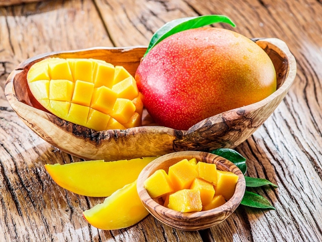 Можно ли есть манго с кожурой — вредно ли это?