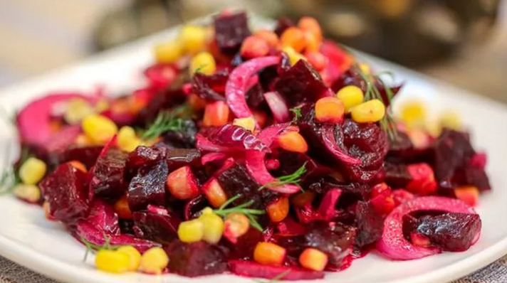 Salad from rice residues, beets and corn