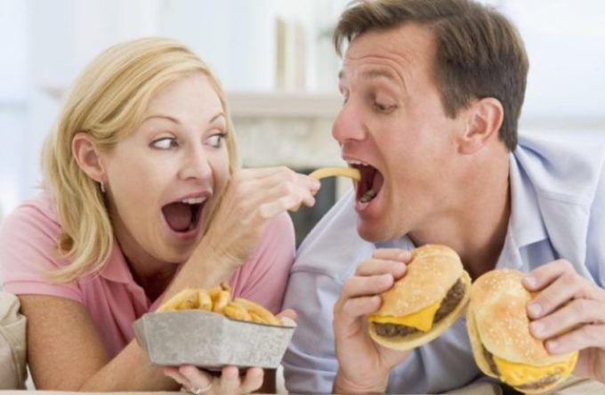 Regular overeating is one of the reasons for the lack of a feeling of saturation after eating