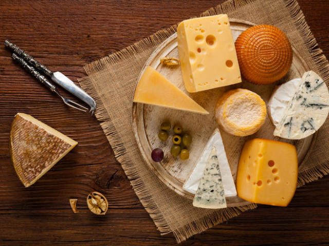 Lehetséges megfagyni a kemény sajtot és hogyan lehet megfagyni a kemény sajtot?