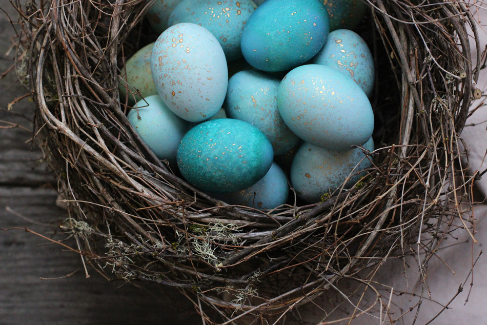 Wie male ich die Farben auf Ostern in Blau?