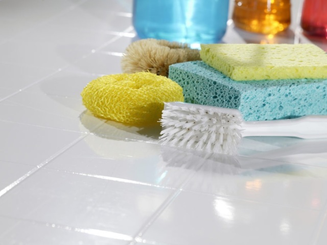 How to wash the tiles in the bathroom, on the floor without divorces, to shine: means, folk methods, tips. How to wash the tile in the bathroom after repair: funds, tips.