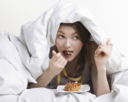Az élelmiszer -viselkedés rendellenességei: Hogyan alakul ki, milyen következményekkel jár? Ideges anorexia, bulimia, kesztyű, éjszakai túlzott szindróma: okok, jelek, kezelés
