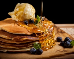 Shrovetide ist ein Festival der Pfannkuchen: Traditionen und Riten mit Pfannkuchen. Rezepte köstlicher Pfannkuchen mit Füllungen auf Shrovetide