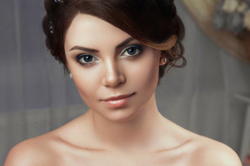 Makeup for a bride with dark hair