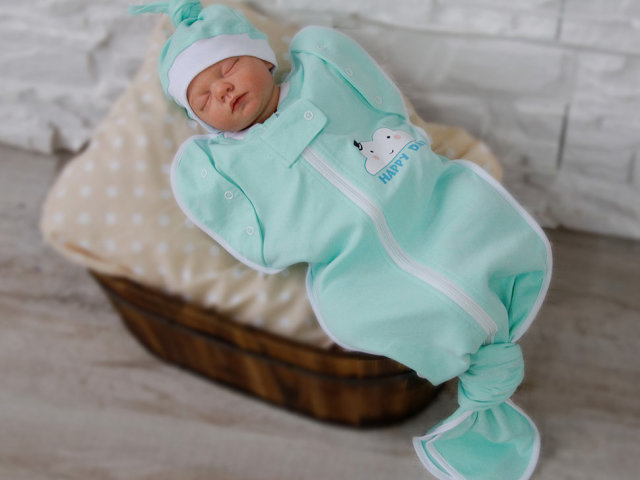 Kokosova plenica za novorojenčke z zadrgo, Velcro, s kapuco z lastnimi rokami: vzorci, fotografija. Kako kupiti pripravljeni otroški plenični kokon za Aliexpress: Katalog, cena