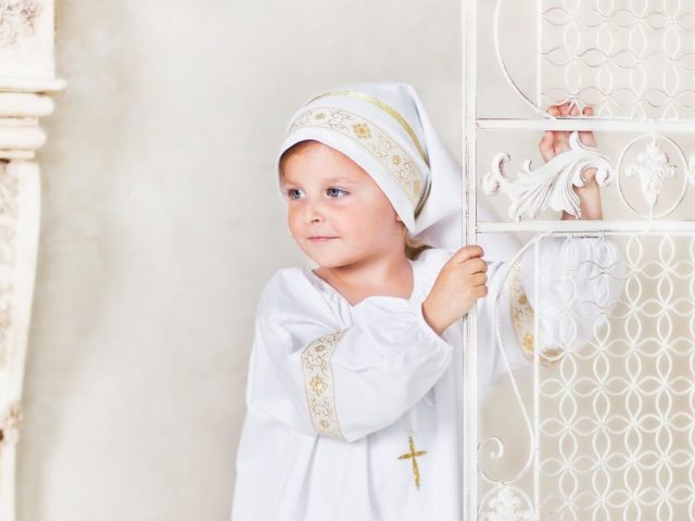 How to sew a baptismal shirt on a boy? How to sew a baptismal shirt for a girl? Examples of finished products for children