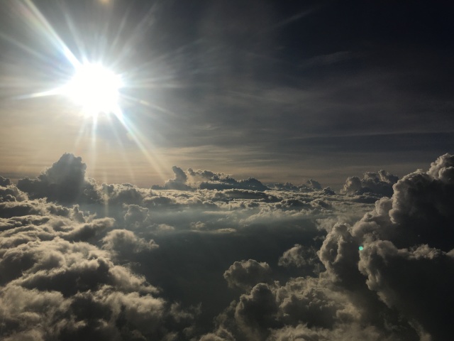 Ljudski vremenski znaki, če sonce sedi v oblakih: svet okoli