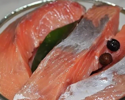 Είναι δυνατόν να φάτε καθυστερημένα κόκκινα, κατεψυγμένα ψάρια: τι να κάνετε, τι να μαγειρέψετε;