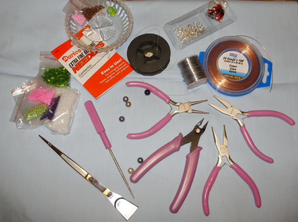 Tools and materials for weaving beads bracelets.