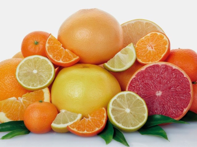 Is it possible or impossible to eat pregnant persimmon, citrus fruits, oranges, tangerines, lemon, grapefruit? Can pregnant women drink tea with lemon and ginger?
