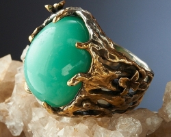 Stone Chrysoprase: full characteristic, properties, influence - to whom is suitable for the sign of the zodiac? How to care for chrysoprase: compatibility with other stones. How to distinguish chrysoprase from fake?