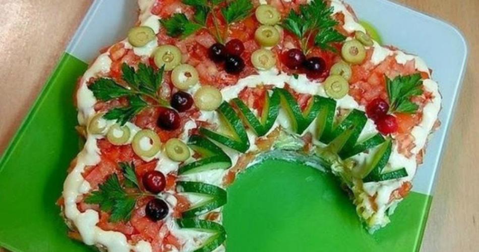 Comment décorer magnifiquement la salade festive 
