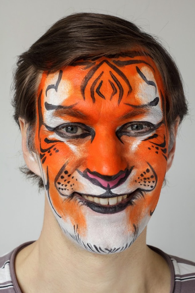 Как нарисовать тигра аквагримом на лице ребенка поэтапно для начинающих?