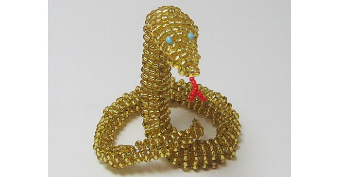 Snake figure from beads to a Christmas tree