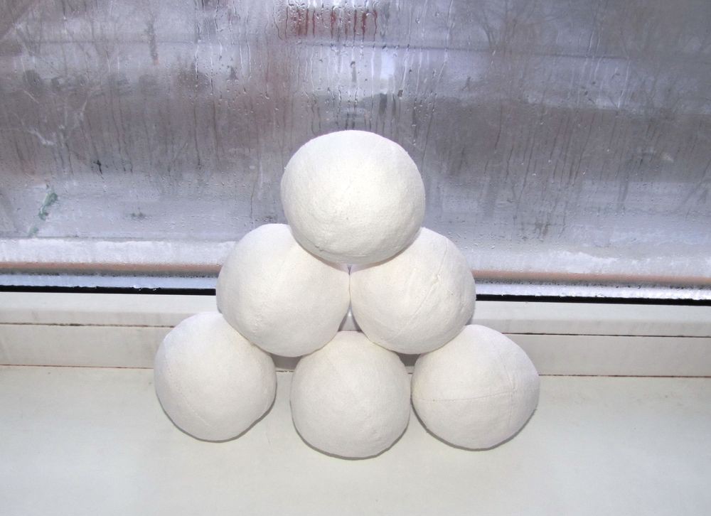 How to sew a snowball of fabric and cotton wool?