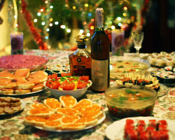 Újévi asztal egy csirkéből. Szilveszter asztal 500 rubelért a csirkéből. 5 recept a csirkétől az újévi asztalig