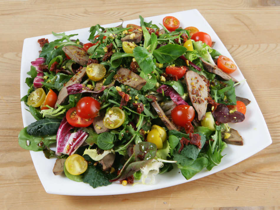 Salad makanan untuk kekuatan pecahan