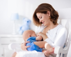 Zápcha po pôrode počas dojčenia: Čo robiť?