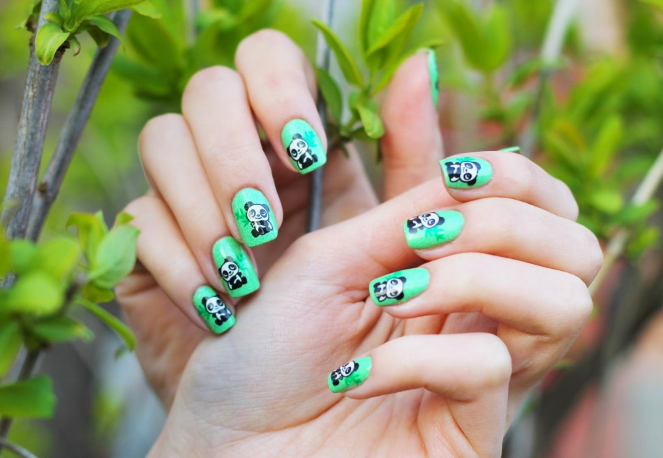 Nail design with panda: photo