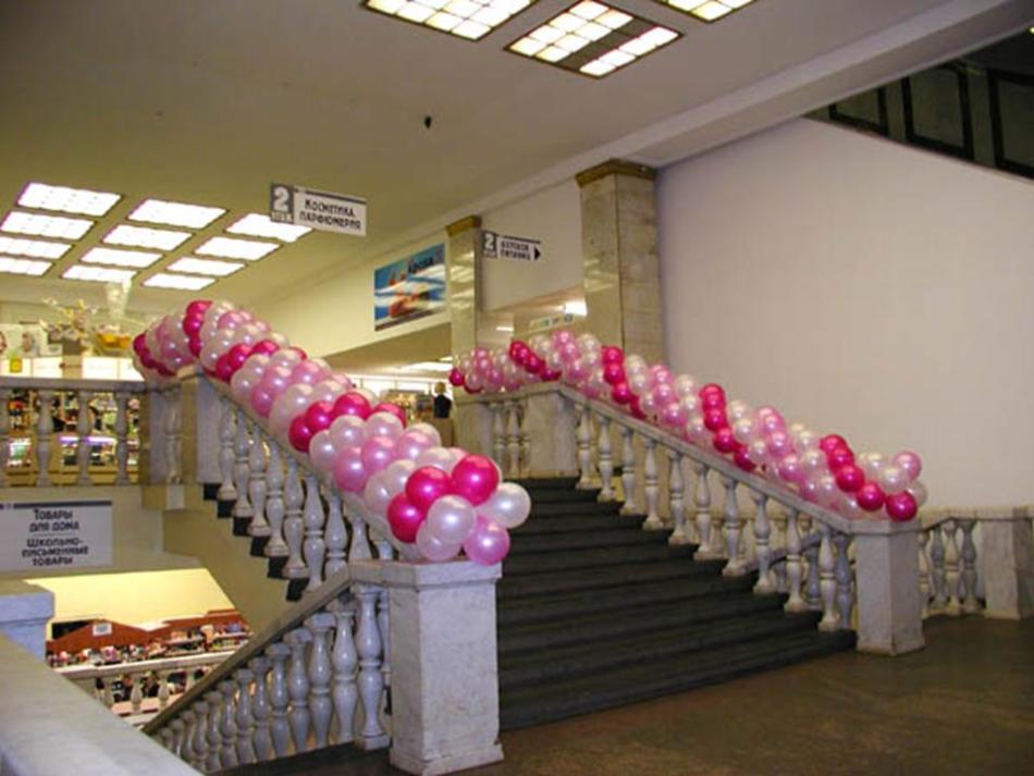 Decoration with balloons on the railing, example 4