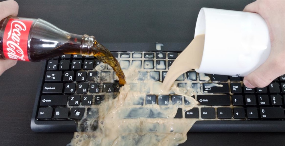 We save the keyboard from the liquid