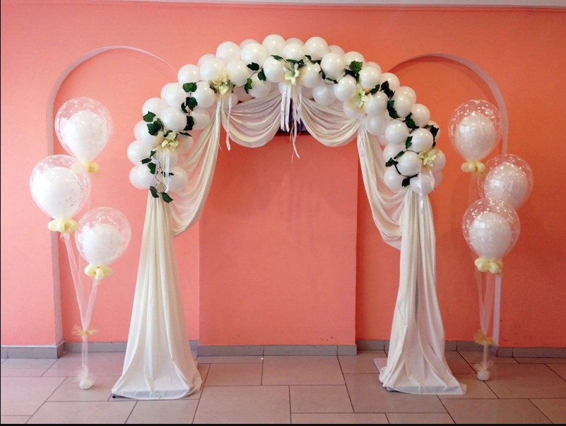 Свадебная арка из шаров. Арка из шариков на свадьбу. Арка с шарами на свадьбу. Арка из шаров и цветов на свадьбу.