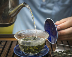 Ali je mogoče kuhati in piti čaj s potekli listi in pakirano? Kako podaljšati rok uporabnosti čaja doma?