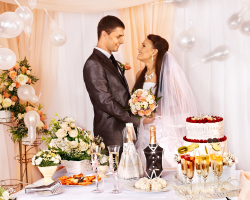 Kako lepo okrasiti poročno škatlo za denar, steklenico šampanjca, očal, sveče, lok, košaro za poroko: ideje, fotografije