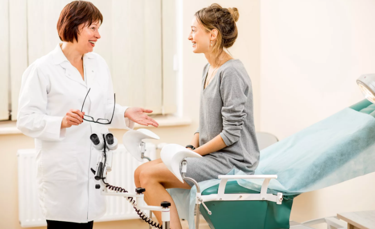 The first visit and taking a gynecologist during pregnancy
