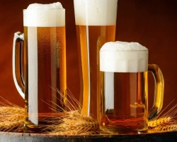 How many calories are in beer - 1 liter, 5 liters, glass, glass, bank: what criteria the calorie content depends?