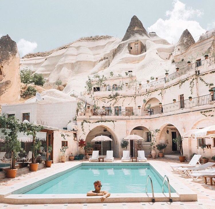 A Cappadocia Hotel szultán barlangruháit valóban a sziklákban faragják