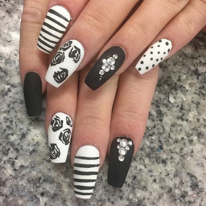 Cute black roses on nails