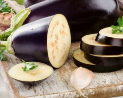 Is it possible to eat raw eggplants - benefits and possible harm
