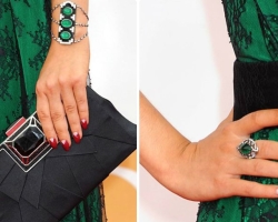 What color of nails is suitable for an emerald dress? Manicure under the emerald dress: photo
