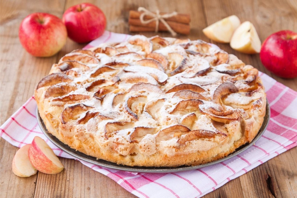 Knead the dough for a charlotte in 5 minutes