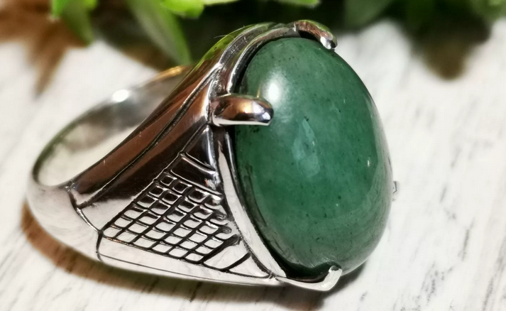 Мужское кольцо с камнем-талисманом — авантюрином