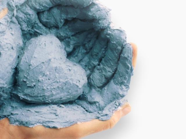 Blue Clay - Properti dan Penggunaan untuk Sendi: Bagaimana cara menggunakannya dengan benar? Resep rakyat dengan tanah liat biru untuk sambungan. Kontraindikasi untuk pengobatan sendi dengan tanah liat biru