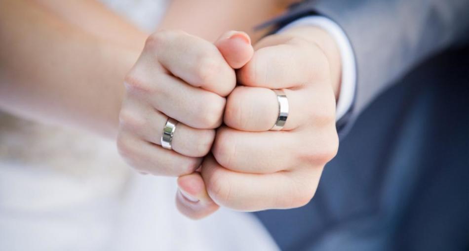 La bague pour hommes bruchny peut être en argent