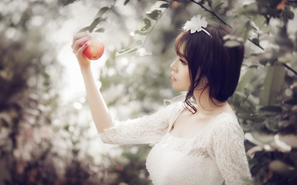 Γιατί μια γυναίκα ονειρεύεται τα μήλα; Γιατί μια γυναίκα ονειρεύεται τα μήλα;