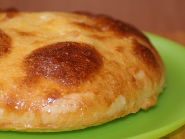 Khachapuri: Adjarski recepti, gruzijski, Megrelski, IMeretinsky, Adyghe, Guri, Armen. Step -By -Step Recept za dom Khachapuri in njeno vsebnost kalorij