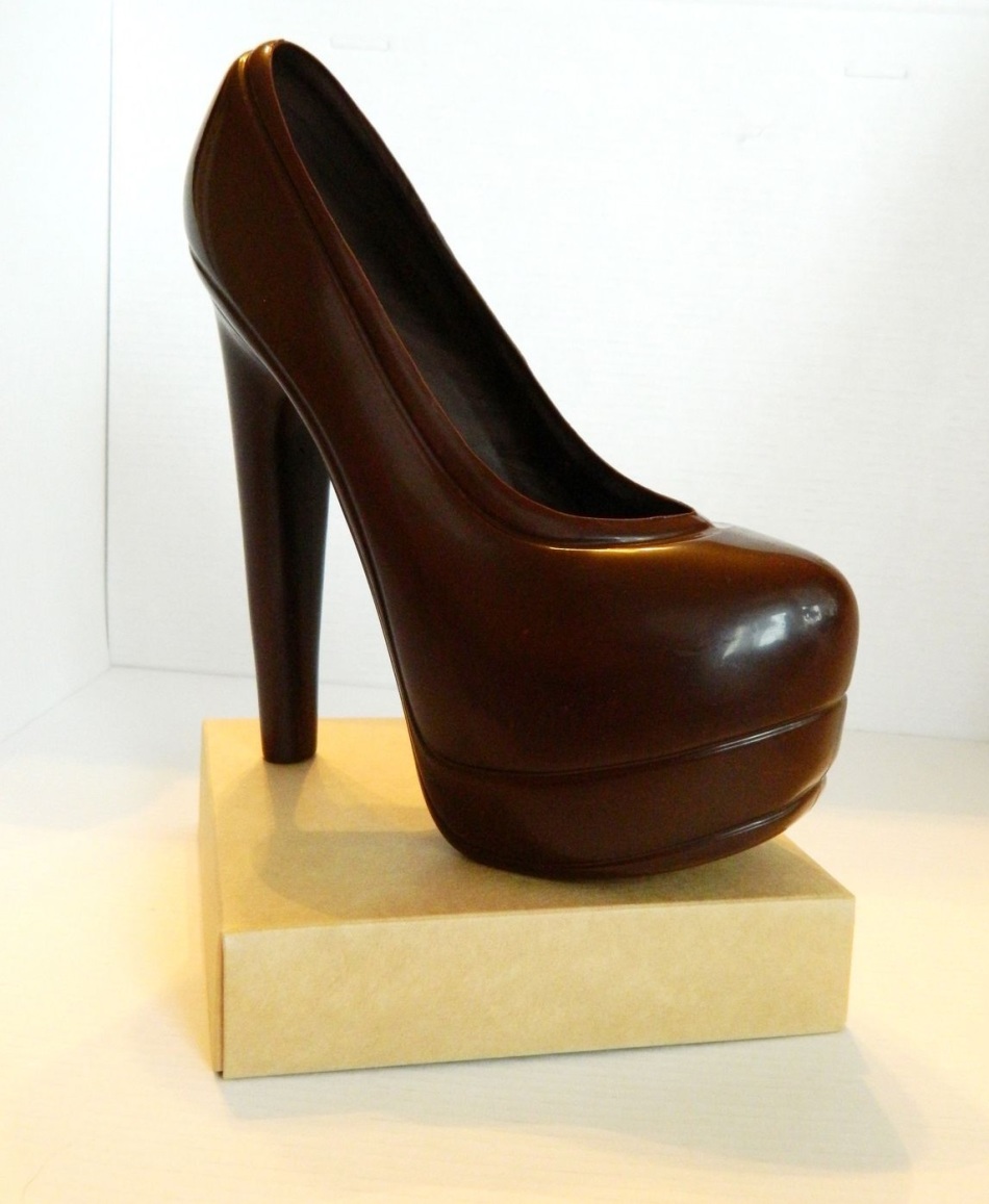 La chaussure de chocolat deviendra un cadeau délicieux et inhabituel pour les filles