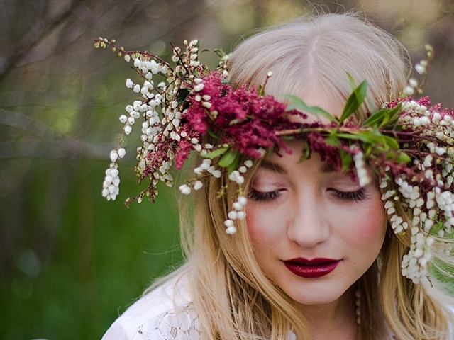 How to weave a wreath of dandelions, daisies, herbs and wildflowers on your head step by step: Scheme
