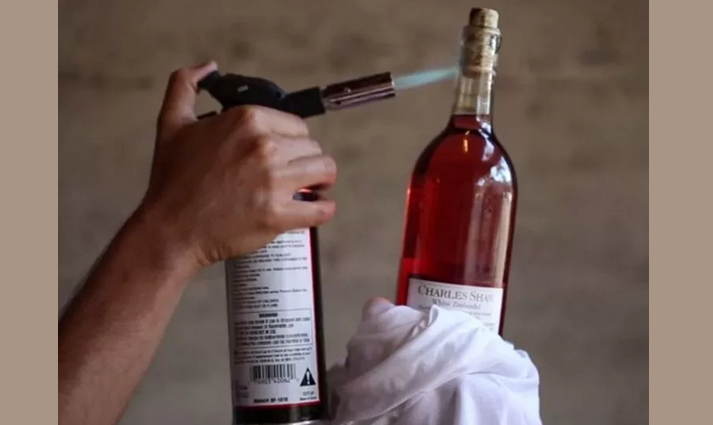 The bottle of wine can be opened without opening by heating